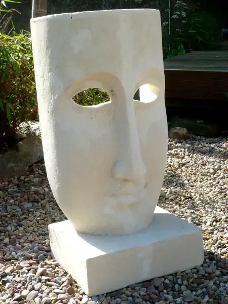 Product image 2 of the product “Mask on pedestal, cast stone ”